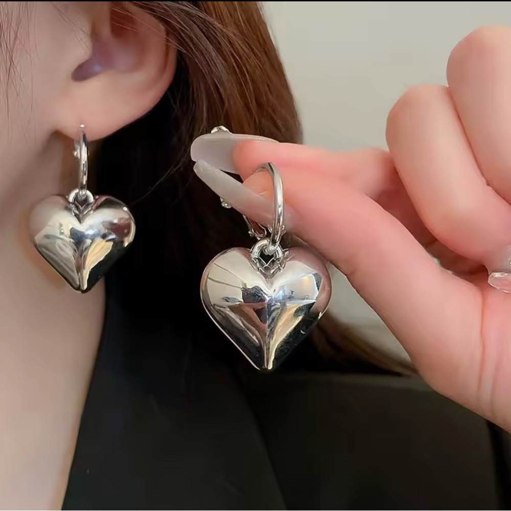 Clearance! NEW SILVER MEGA PUFF HEART HOOP STATEMENT EARRINGS - Picture 4 of 4